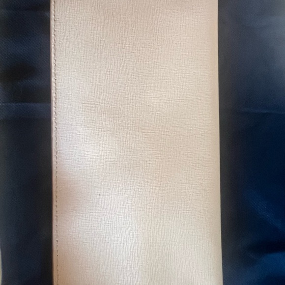 Dooney & Bourke Saffino Leather Bucket Bag with purse-let and key chain - Picture 12 of 14